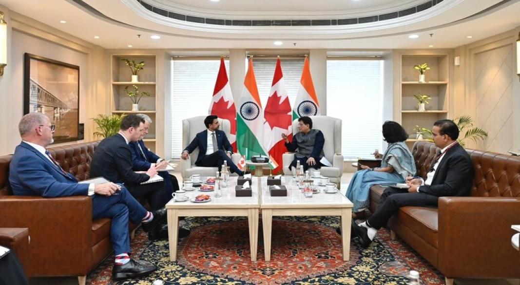 भारत और कनाडा के बीच व्यापारिक संबंध मजबूत करने और आर्थिक साझेदारी पर बातचीत