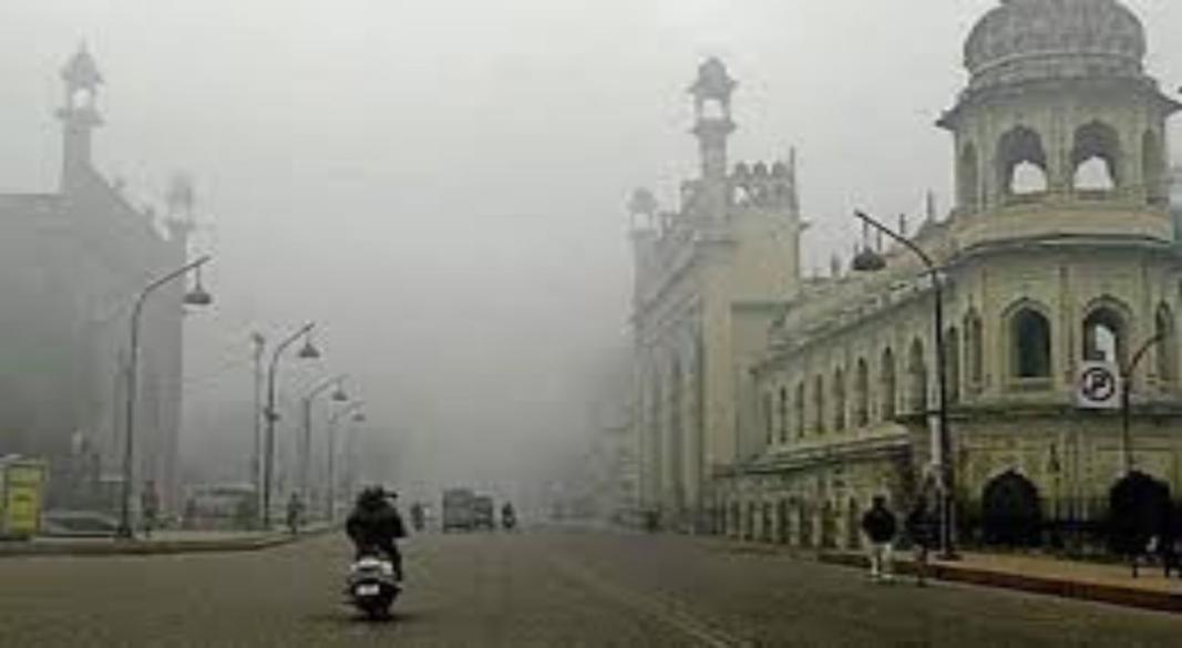 लखनऊ में अक्टूबर के दौरान बदलते मौसम और आसमान में छाए बादल