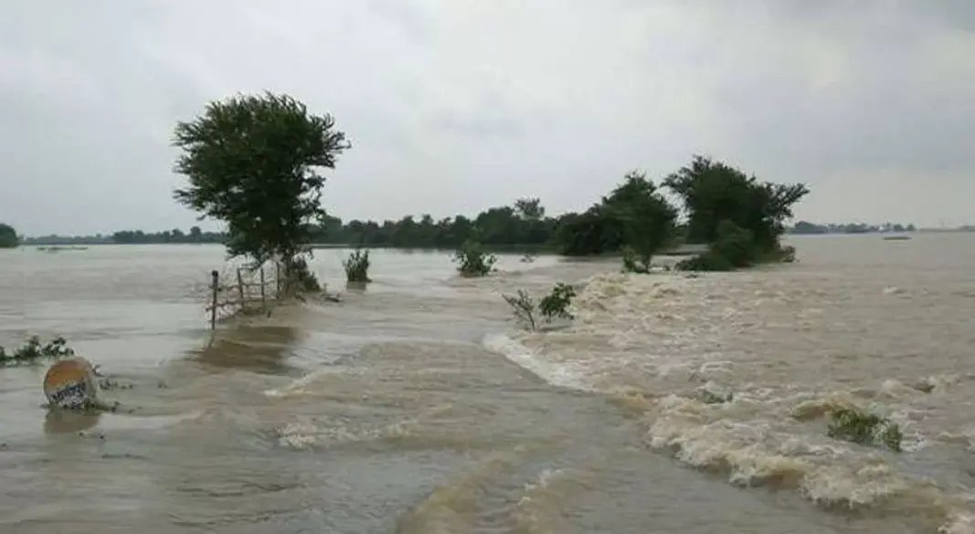 नेपाल में फ्लैश फ्लड के बाद यूपी और बिहार में बाढ़ का अलर्ट, गंडक नदी के जलस्तर पर प्रशासन की नजर