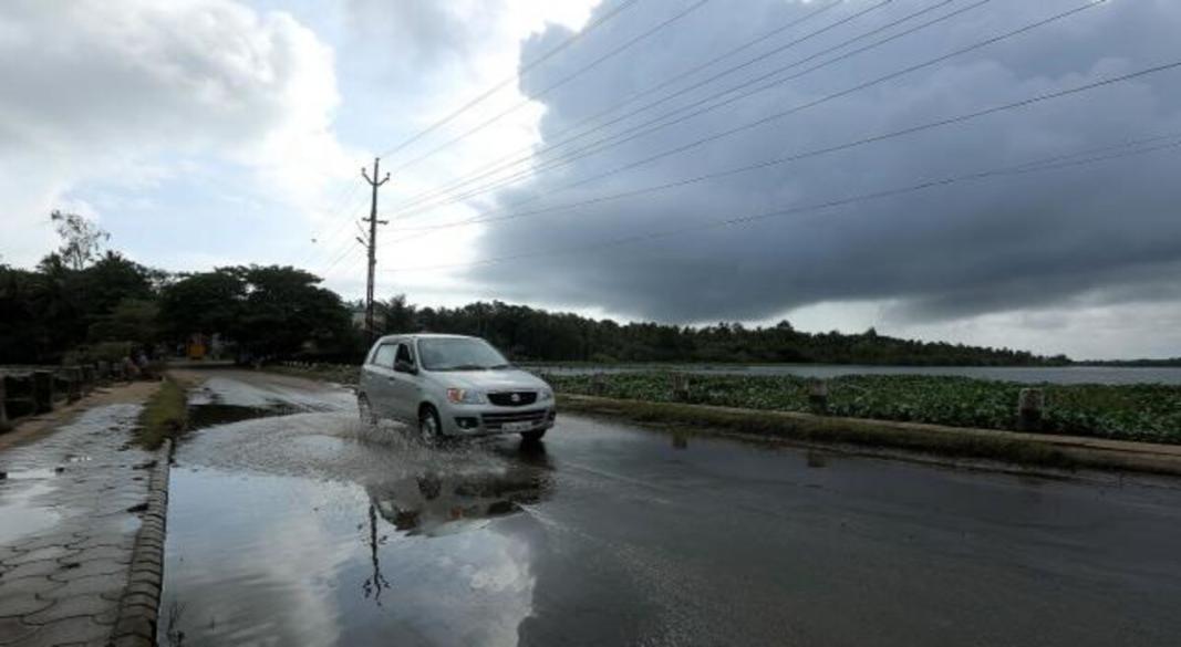 UP Weather Today: उत्तर प्रदेश में बारिश और तेज हवाओं का अलर्ट