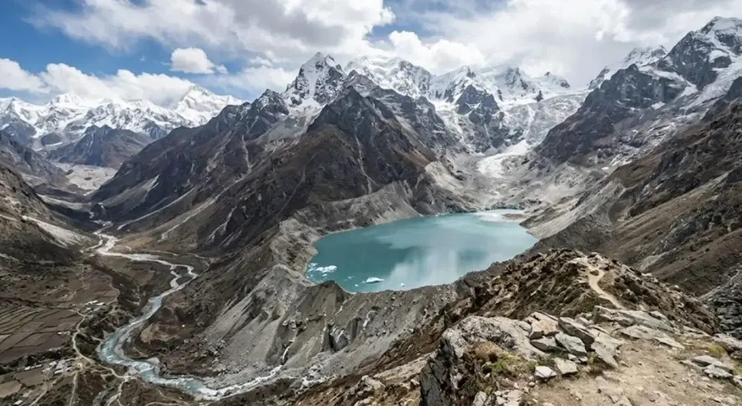 हिमालयी ग्लेशियर तेजी से पिघलते हुए