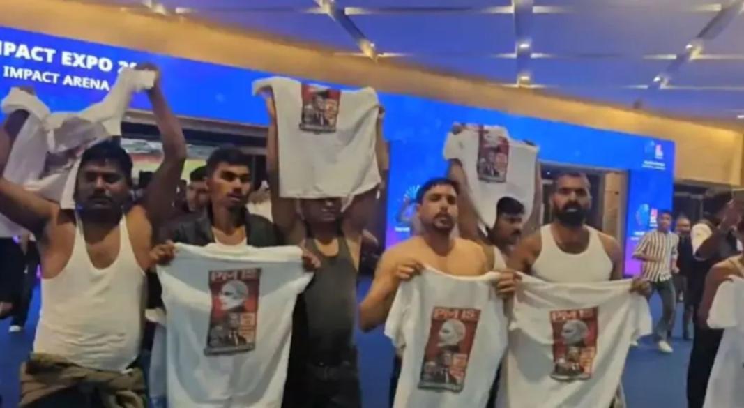 Youth Congress workers protest at Bharat Mandapam