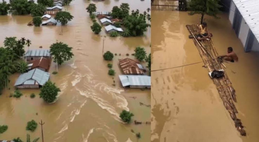 असम में बाढ़ प्रभावित गांव में नाव से लोगों को सुरक्षित स्थान पर ले जाती बचाव टीम