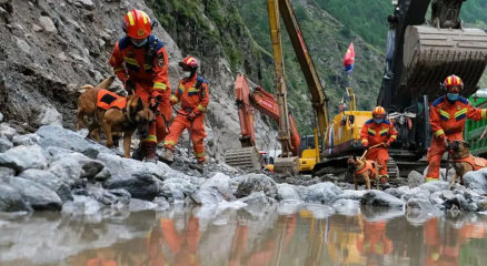 नेपाल में विनाशकारी बाढ़ के बाद राहत और बचाव अभियान