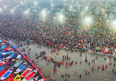 Lakhs of people took a dip on the first day of Maha Kumbh 2025