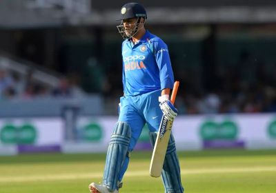 MS Dhoni Runout