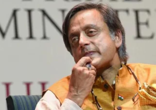 के मुरलीधरन ने साधा शशि थरूर पर निशाना