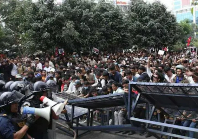 नेपाल में भारी बवाल